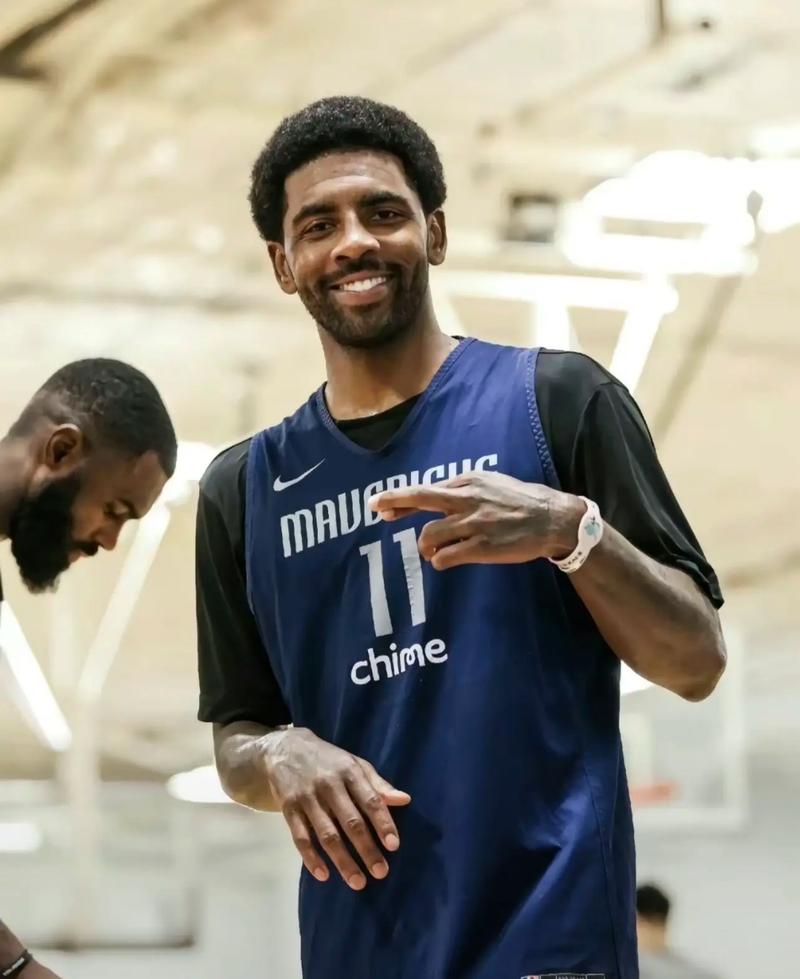 2025巴甲37轮：内马尔戴帽射鹦鹉，红黑提前加冕双冠王（2025巴甲第37轮：内马尔上演帽子戏法击退鹦鹉，红黑军团提前问鼎双冠）