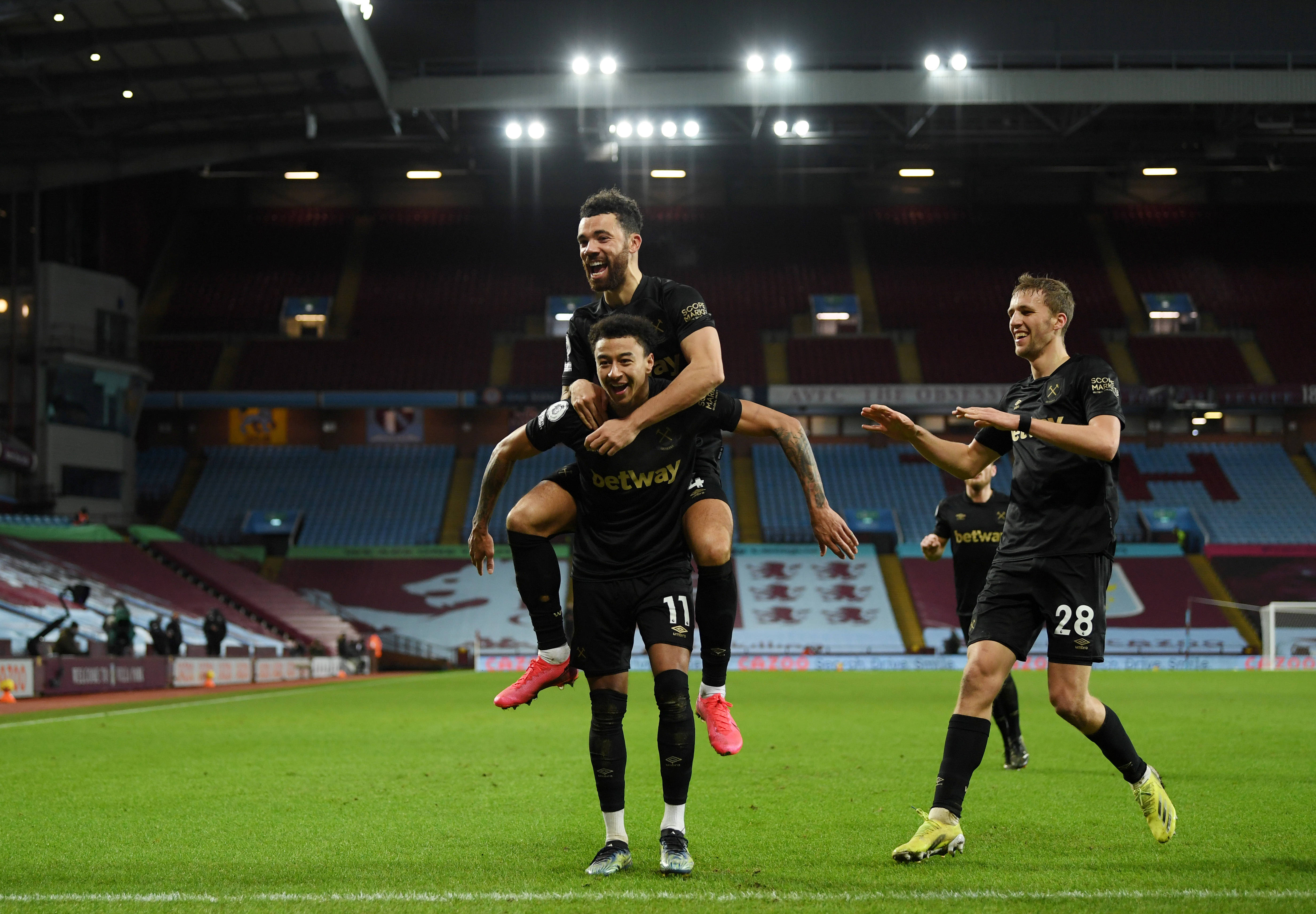 终结15连胜，马刺太强了，雷霆还有机会？雄鹿彻底把路堵死了（马刺强势终止15连胜，雷霆还有翻盘希望？雄鹿已彻底封堵出路）