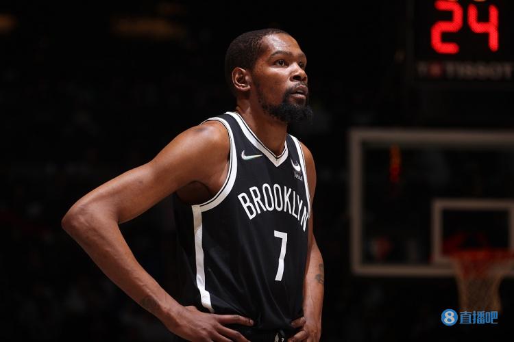 靠谱高炮台！小贾巴里·史密斯首节5中4拿到11分 三分4中3（小贾巴里·史密斯首节火力全开：5投4中砍11分，三分4投3中）