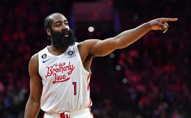 曼城有望大胜桑德兰，展现沉稳防守，争夺英超积分榜席位。（曼城有望横扫桑德兰，凭稳健防守冲击英超前列）