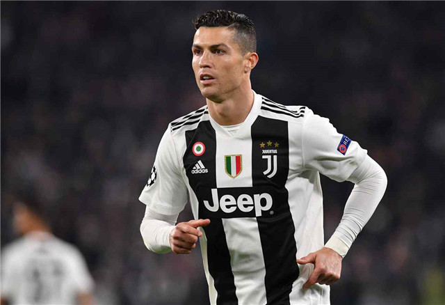 夸梅：我和乔科都合作过 若我说詹姆斯是GOAT我的频道肯定流量第1（夸梅直言：与乔丹科比皆合作过，若把詹姆斯封为GOAT，我的频道流量必登顶）