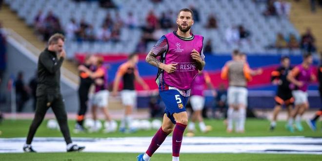 本赛季东契奇缺席时里夫斯场均41+10+5，湖人3胜1负（东契奇缺阵的本季交锋中，里夫斯场均41+10+5，湖人战绩3胜1负）