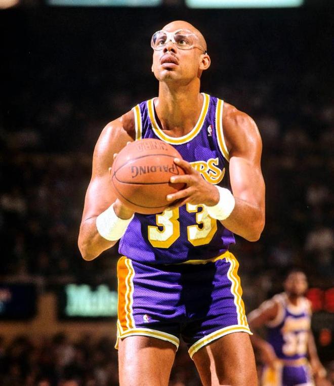 湖人火箭主力对决，两连败球队狭路相逢（湖人火箭主将争锋，双连败之师狭路相逢）