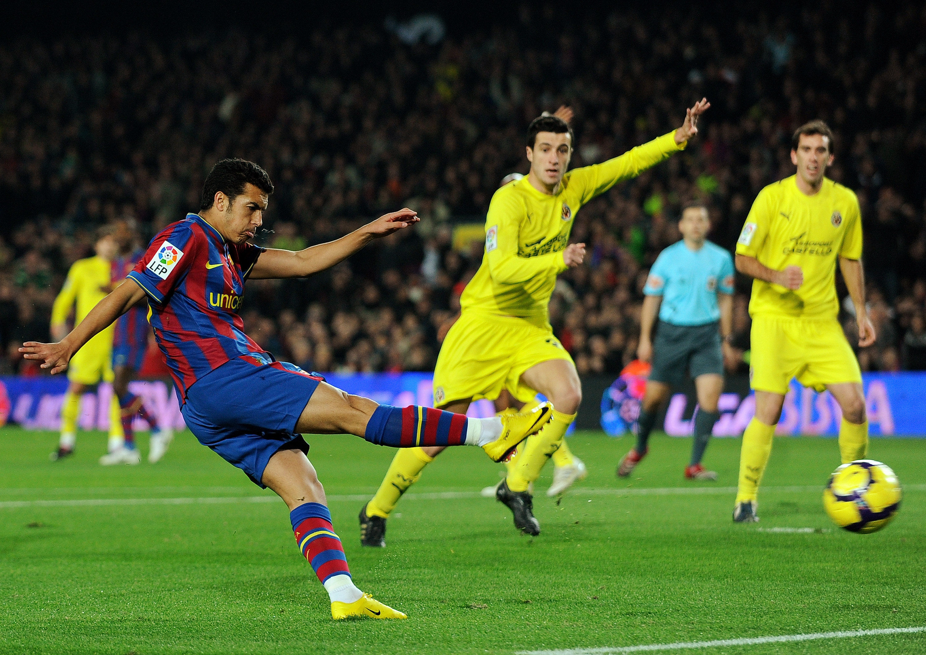 国内媒体：胖东来新店售卖梅西签名球衣，乔丹球衣售价13.8万（媒体称胖东来新店上架梅西签名球衣，乔丹球衣标价13.8万元）