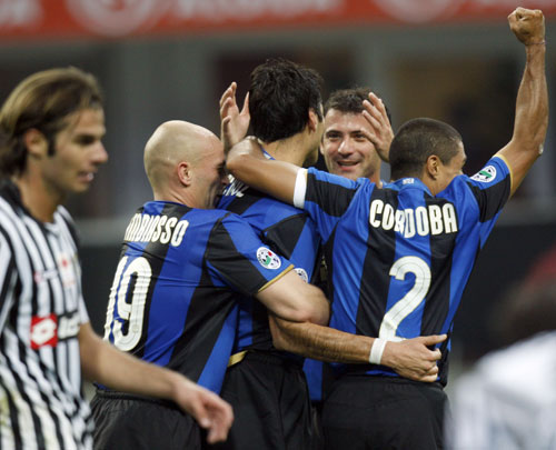 土媒：加拉塔萨雷想在冬窗签下吕迪格，后者合同将在明夏到期（土媒称加拉塔萨雷欲在冬窗引进吕迪格，其合同明夏到期）