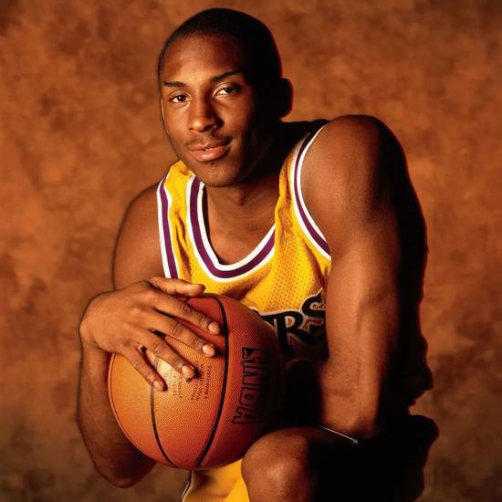 齐沃：要振作和学习，足球和生活总会有转机；伤员周日难复出（齐沃：保持积极学习，足球与人生终会迎来转机；伤员周日恐难复出）