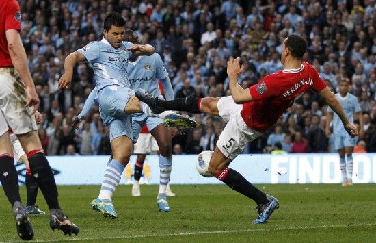 记者：海港对奥斯卡健康状况高度关切，通过多种方式表达慰问（记者：海港对奥斯卡健康深表关切，多途径表达慰问）