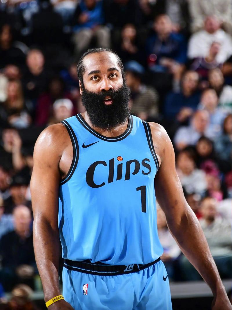 法媒：国米翼卫路易斯-恩里克被推荐给马赛、摩纳哥、里昂（法媒称国米翼卫路易斯-恩里克已被推介至马赛、摩纳哥和里昂）