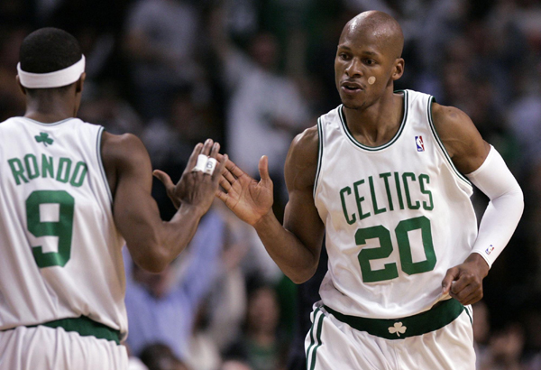 替补奇兵！理查德4投全中半场贡献12分5篮板（替补发威：理查德半场4投4中拿下12分5篮板）