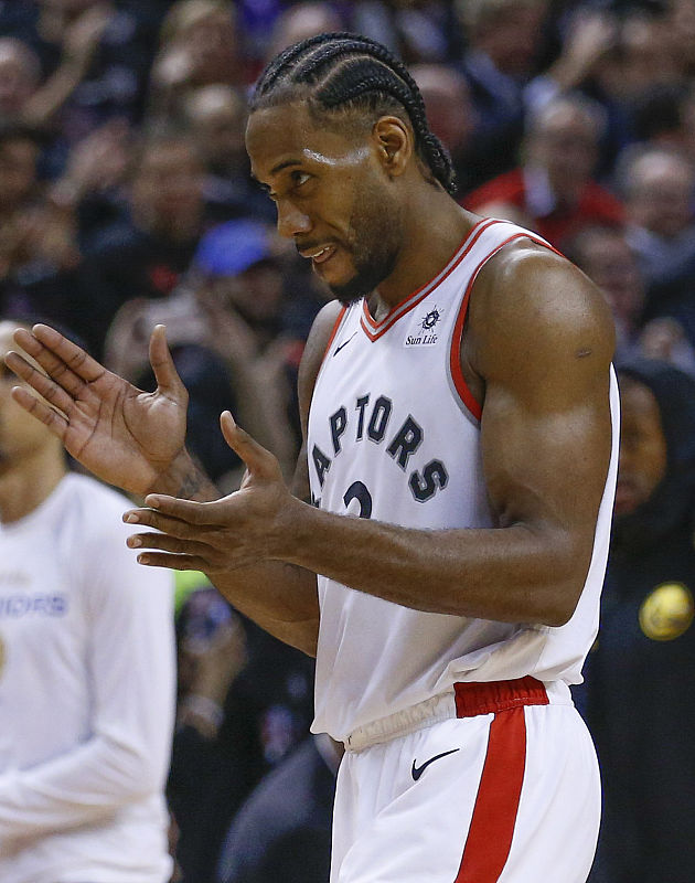 从替补到主力，他靠努力逆袭（他凭努力从替补跃升为主力）